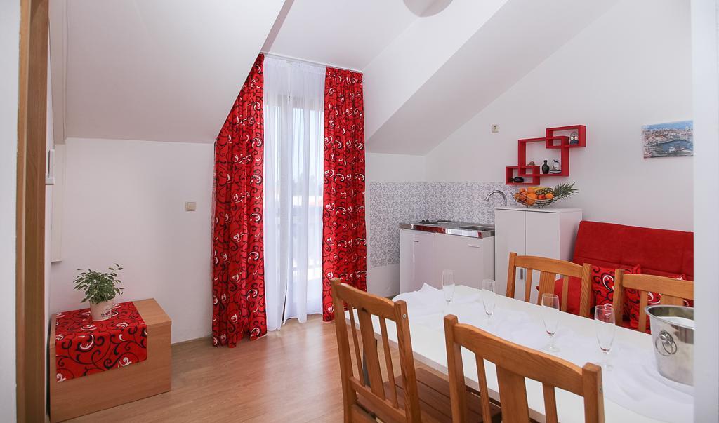 Apartments&Room Babic Каштела Екстер'єр фото