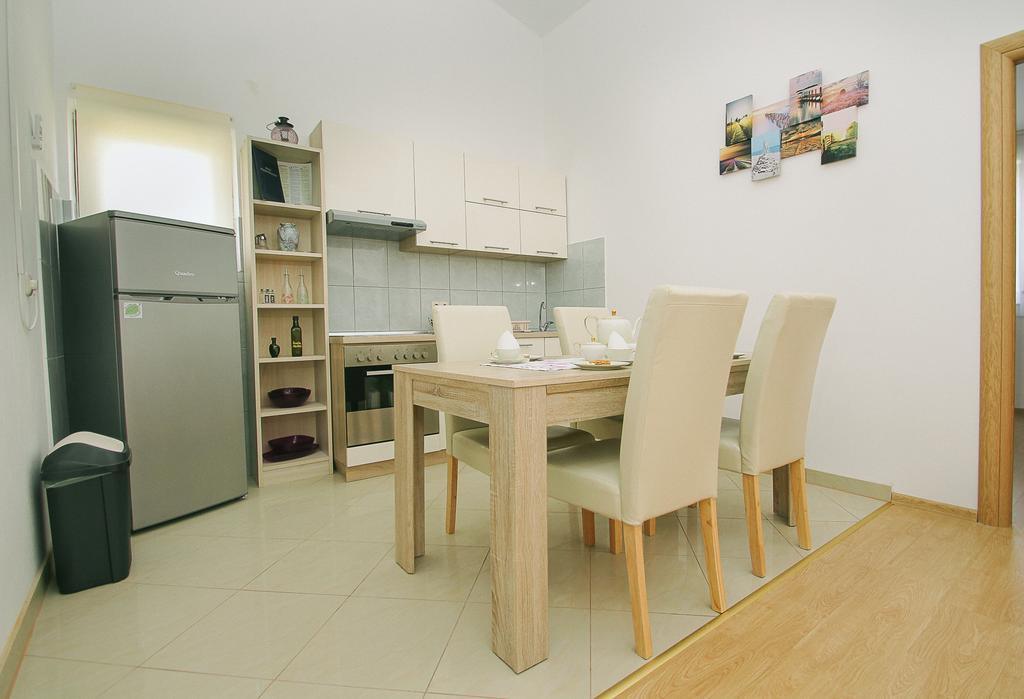Apartments&Room Babic Каштела Екстер'єр фото