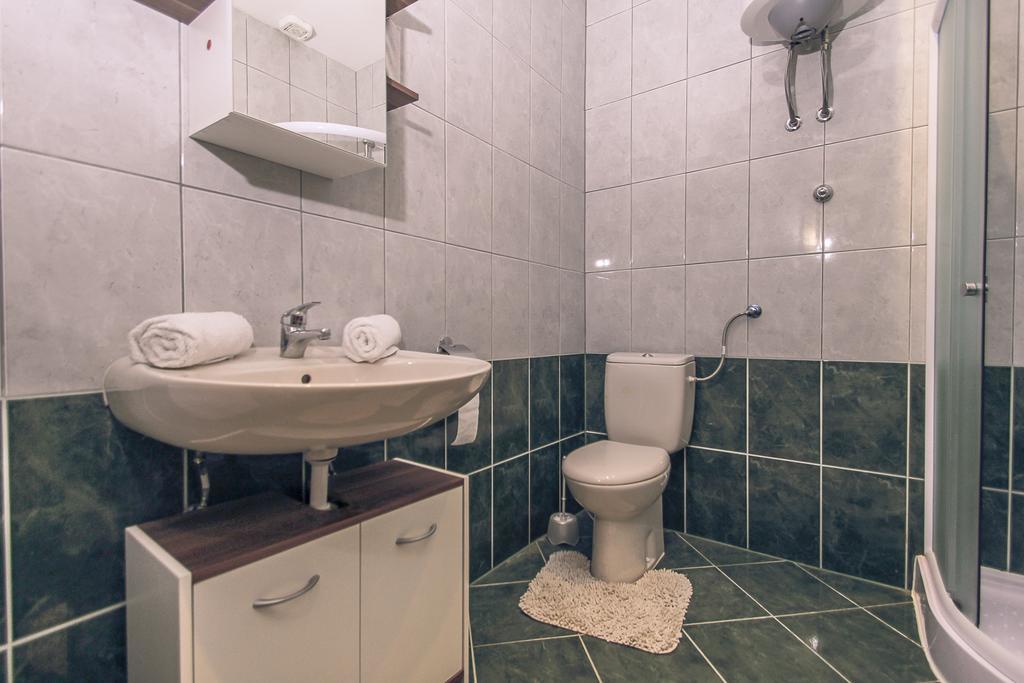 Apartments&Room Babic Каштела Екстер'єр фото